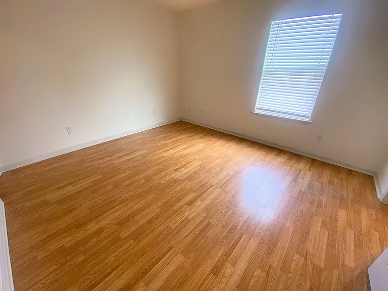357 E Sale Rd — Photo 11