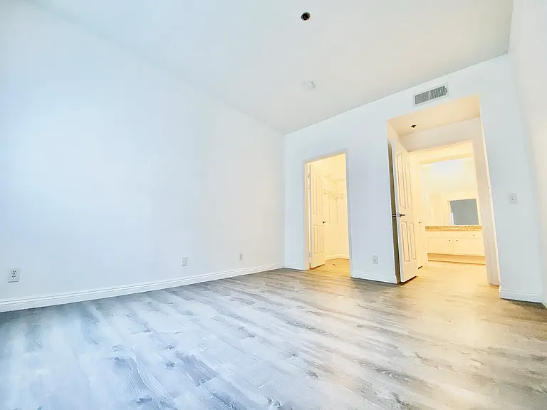 649.5 S Ridgeley Dr #102 — Photo 10