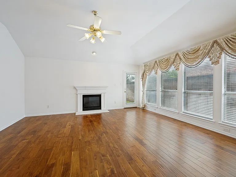 8809 Sunset Trace Dr — Photo 3