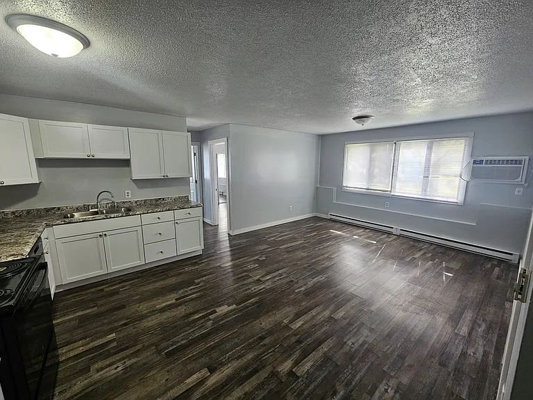1097 Oakview Dr #5 — Photo 4