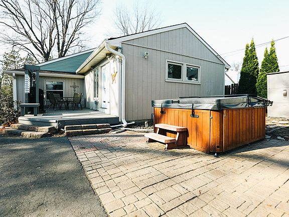 3rd image of 749 Bellwood Ave E