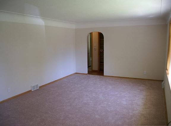 5th image of 531 Hiawatha Ave