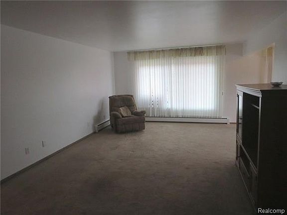 5th image of 20931 Wildwood Dr
