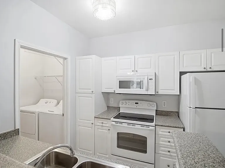 130 River Landing Dr — Photo 6