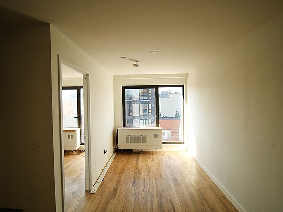 5th image of 442 Graham Ave #4