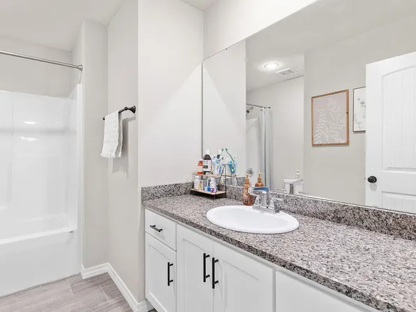 696 N Montego St, Nixa, MO 65714