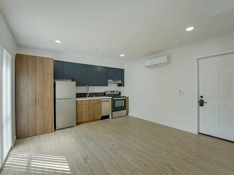 Duplet at Hillcrest | Modern Studio, 1 & 3 Bedroom Apartments — Photo 29