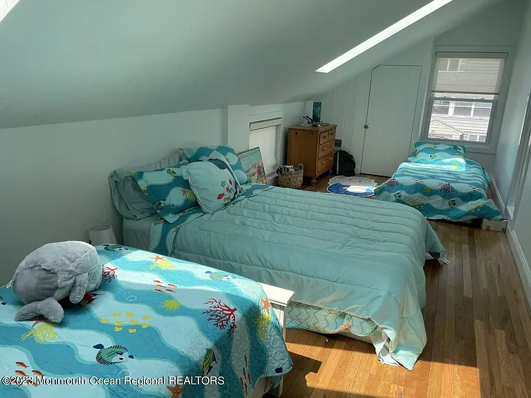 17 1st Ave — Photo 37