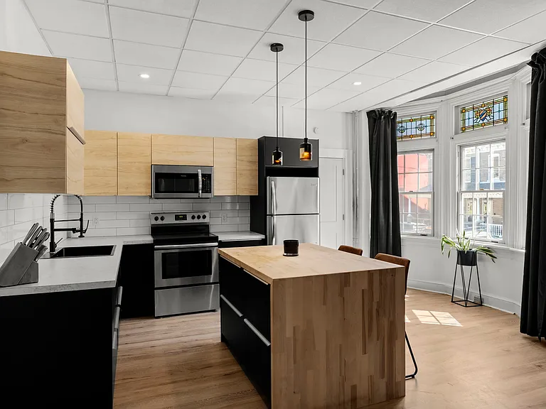601 W Orange St #1 — Photo 11