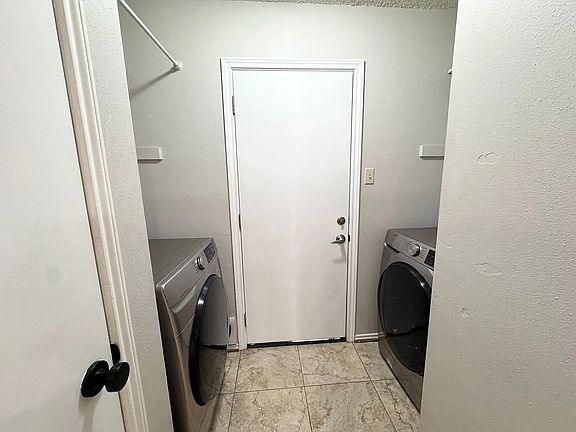 4th image of 2115 Crested Walk Dr