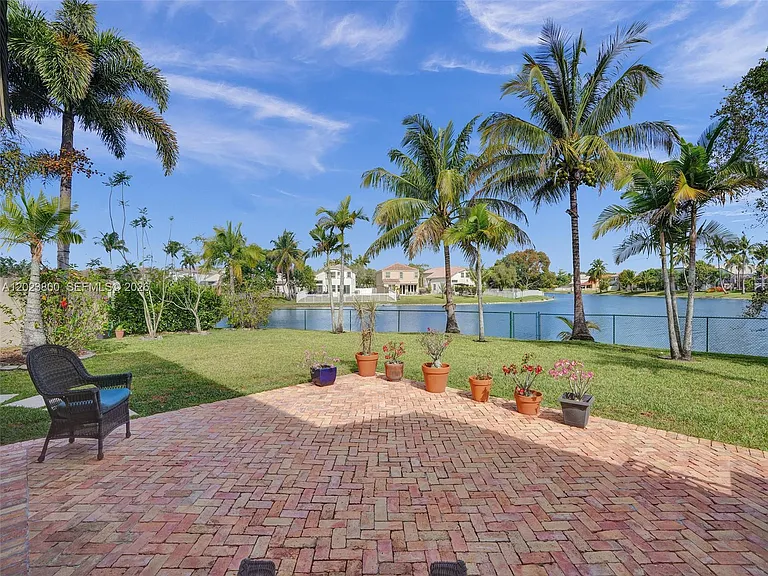 700 NW 158th Ln — Photo 35