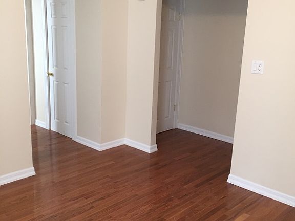 4th image of 2562 41st St #A4