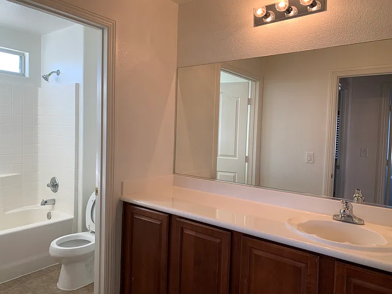 5005 Bayberry Crest St — Photo 9