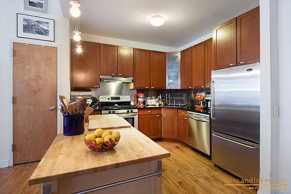 Rented by aptsandlofts.com | media 8