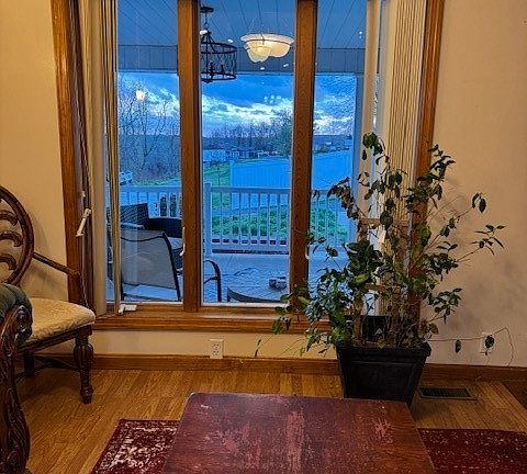 3rd image of 279 Virginia Ave