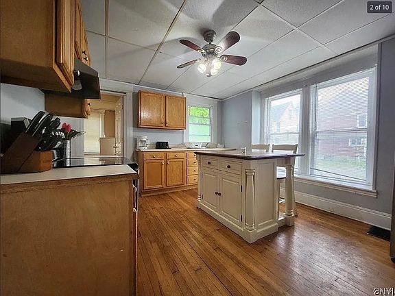 2nd image of 718 Clarendon St #2