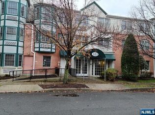 323 Willow St APT 3M, Teaneck, NJ 07666