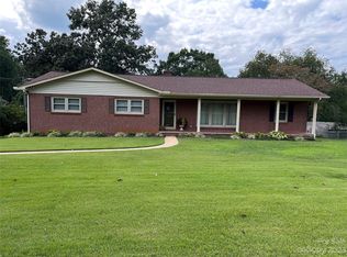 1965 10th Street Pl NW, Hickory, NC 28601