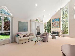 60 Whisper Dr, Worcester, MA 01609