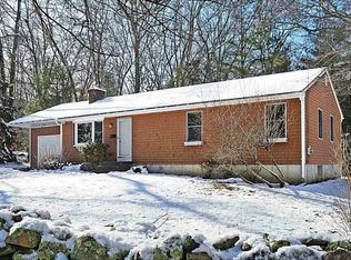 369 Oakwoods Dr, South Kingstown, RI 02879