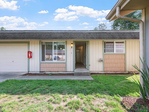 3rd image of 2210 26th Ave NE #2