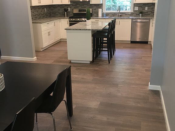 3rd image of 214 River Bend Dr