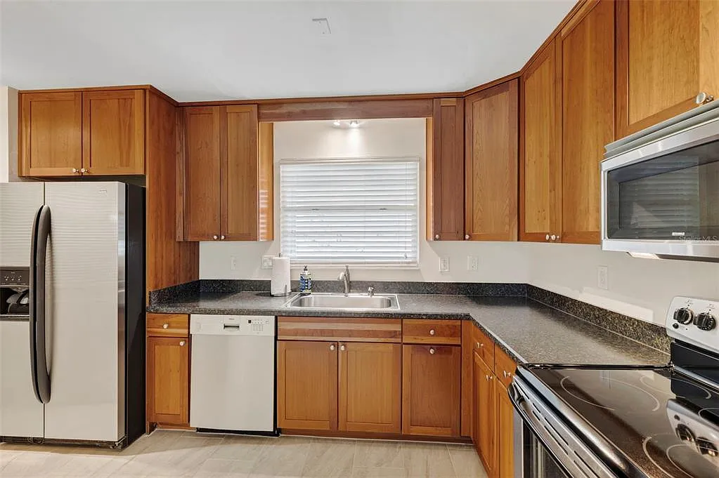 3 bed, 2.5 bath, 1630 sqft, $3,000 — Photo 3