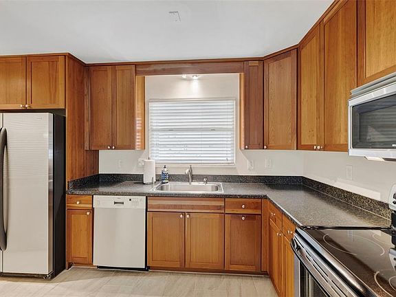 3rd image of 2700 Bayshore Blvd APT 512