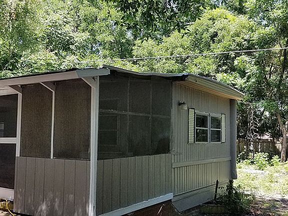 2nd image of 254 NE Yellow Pine Ave