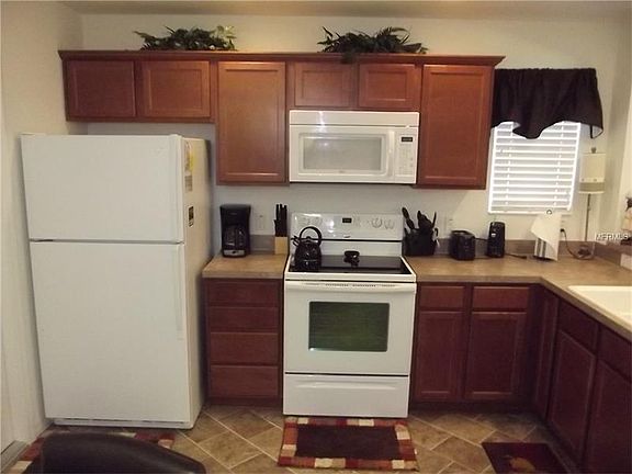 4th image of 2478 Yalaha Ave