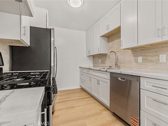 2nd image of 218 Thorne St