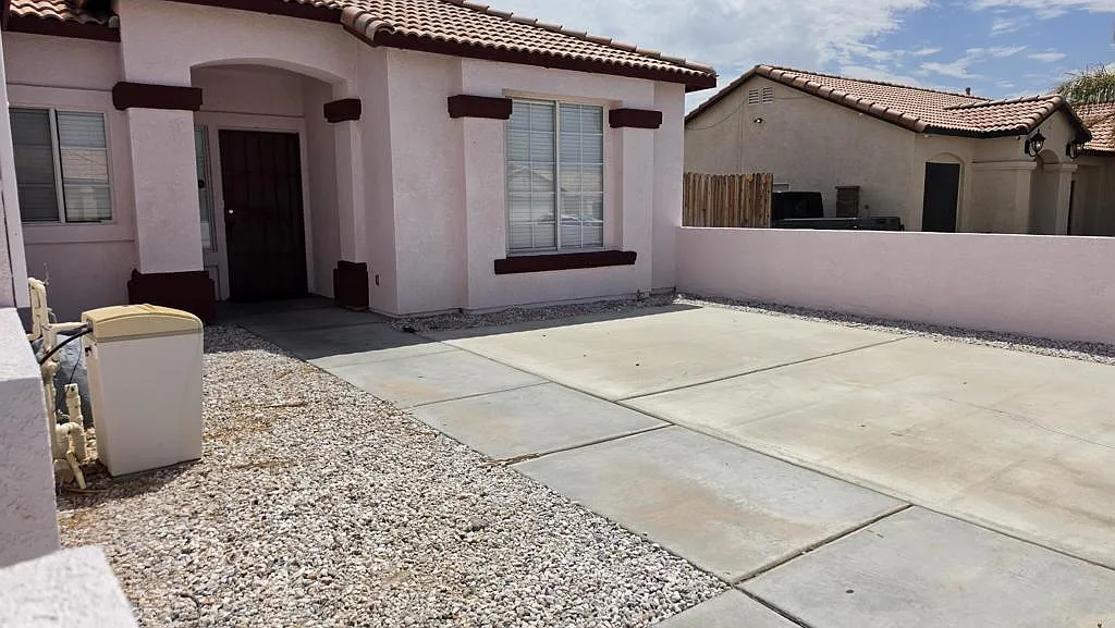 4 bed, 2.0 bath, 1582 sqft, $3,000 — Photo 4