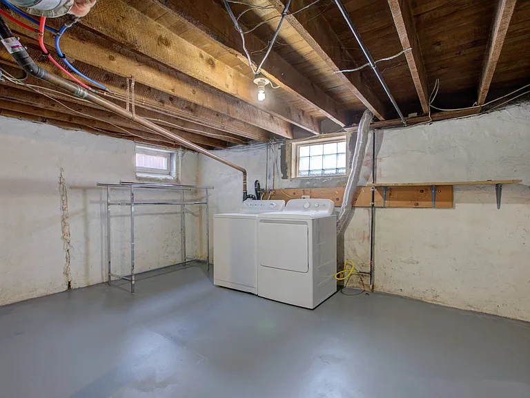 227 N Pearl St — Photo 24