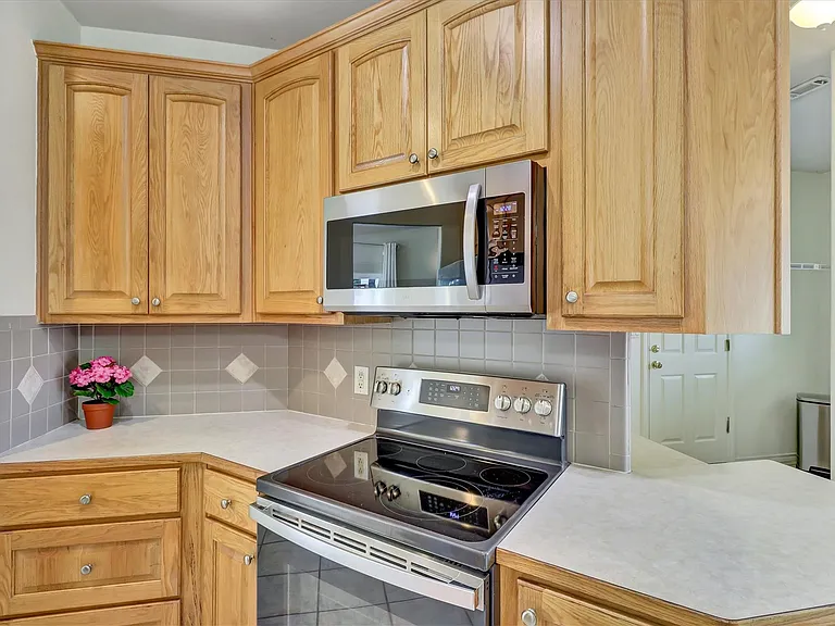 203 Dunkeld Dr — Photo 12