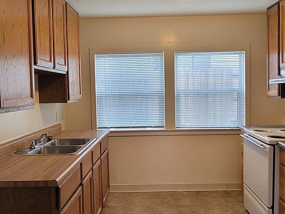 4th image of 1274 Orange Ave
