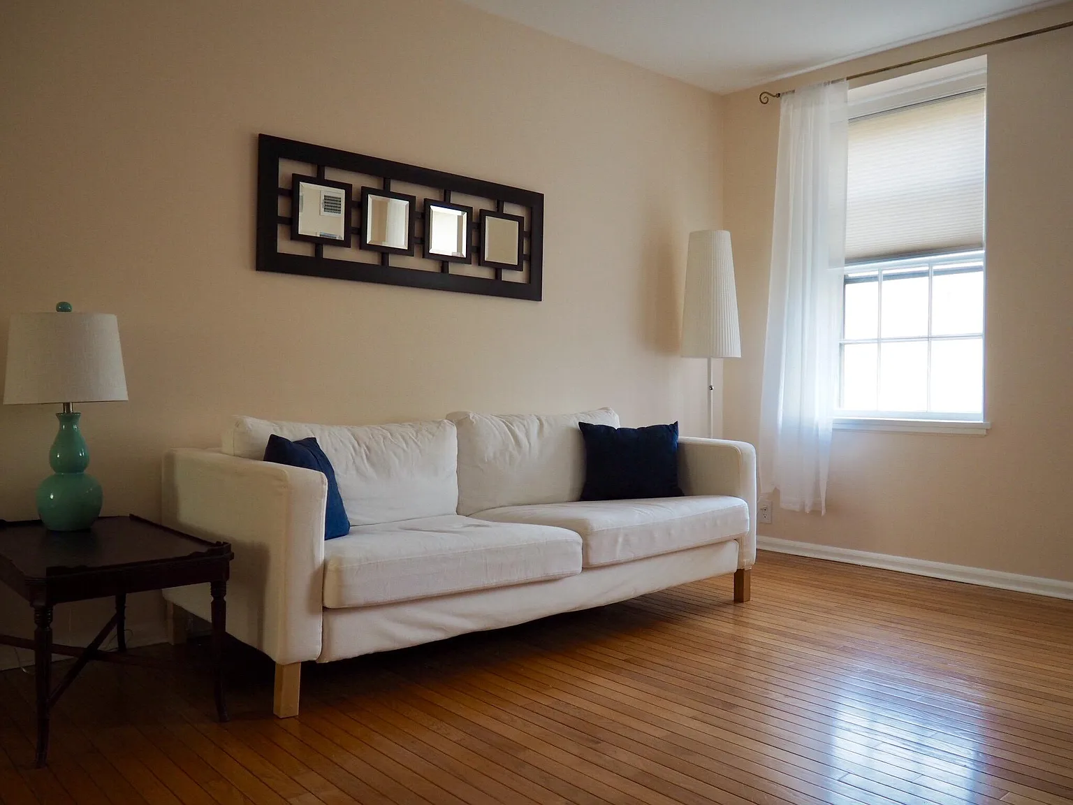 2 bed, 900 sqft, $2,915 — Photo 2