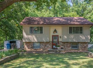 1438 Pioneer Rd, Des Moines, IA 50320