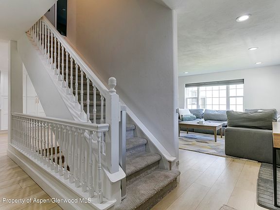 4th image of 1003 Park West Dr