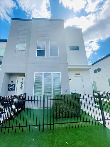 21455 Merchants Way Photo 1