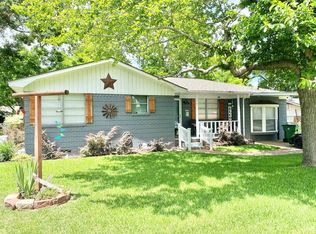 403 Ridgewood Dr, Palestine, TX 75803