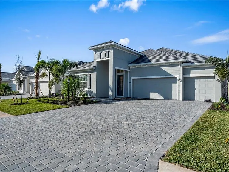 5522 Lightning Whelk Ln — Photo 1