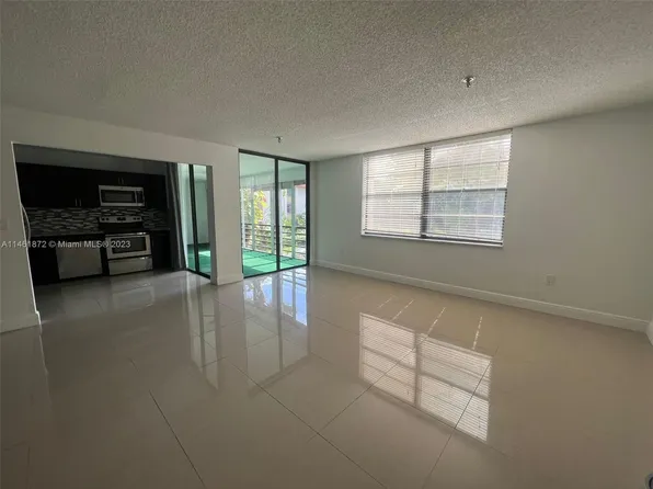 671 NE 195th St APT 209E, Miami, FL 33179