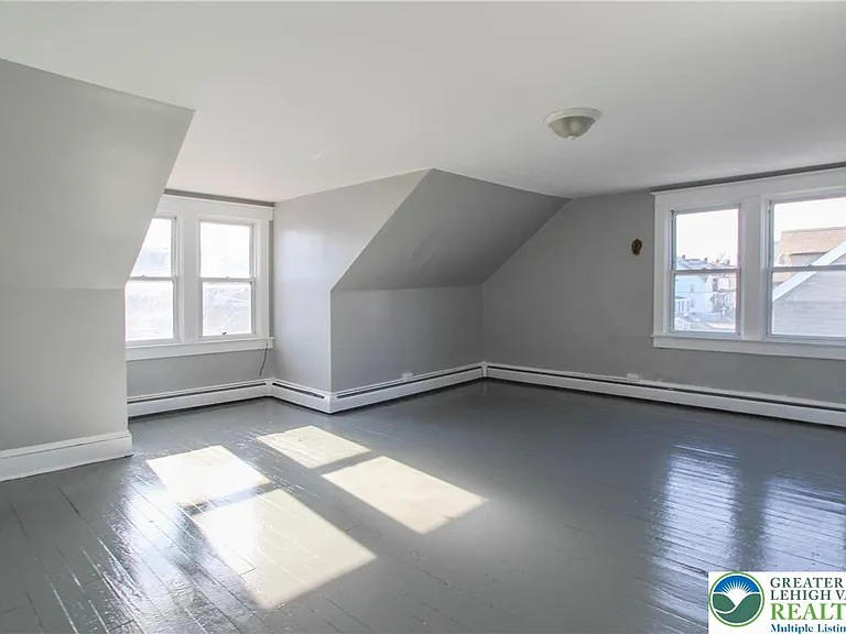 1347 Lehigh St — Photo 13
