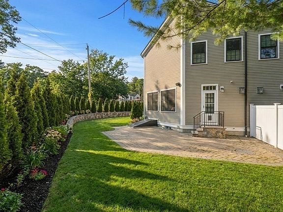 2nd image of 208-210 Evelyn Rd