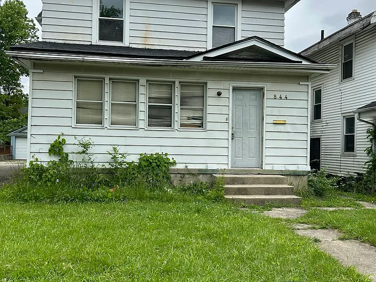 844 Saint Agnes Ave — Photo 2
