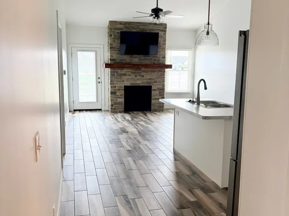 818 E Leander St, Clinton, IL