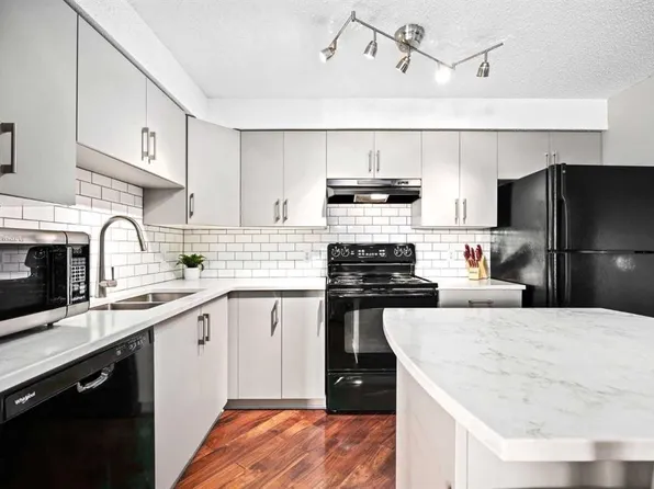 505 SW Railway St W #1211, Cochrane, AB T4C 2K9