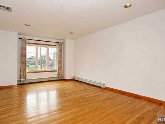 3rd image of 2419 1st St #2419