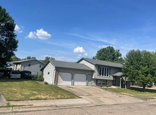 1102 S Cleveland Ave, Pierre, SD 57501