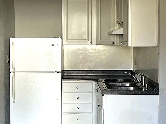 2nd image of 102-116 N Manhattan Ave #114